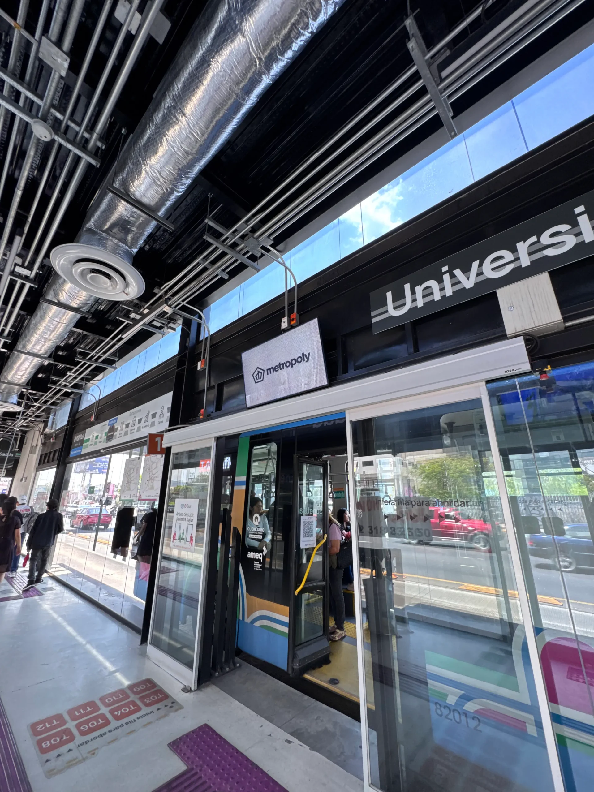 Qrobus Pantalla estacion
